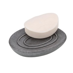 Graue Wenko Seifenablage Pebble Stone aus Polyresin mit Seife.
