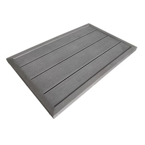 myPOOL Outdoorboden aus WPC, graue, gerillte Platte für Solarduschen. Robustes Poolzubehör.