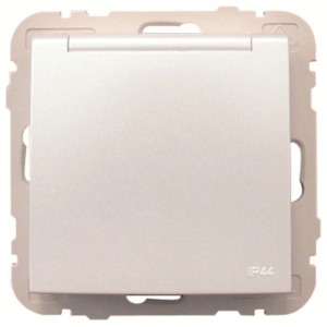 Weiße Logus Steckdose mit Klappdeckel IP44 für Feuchträume.