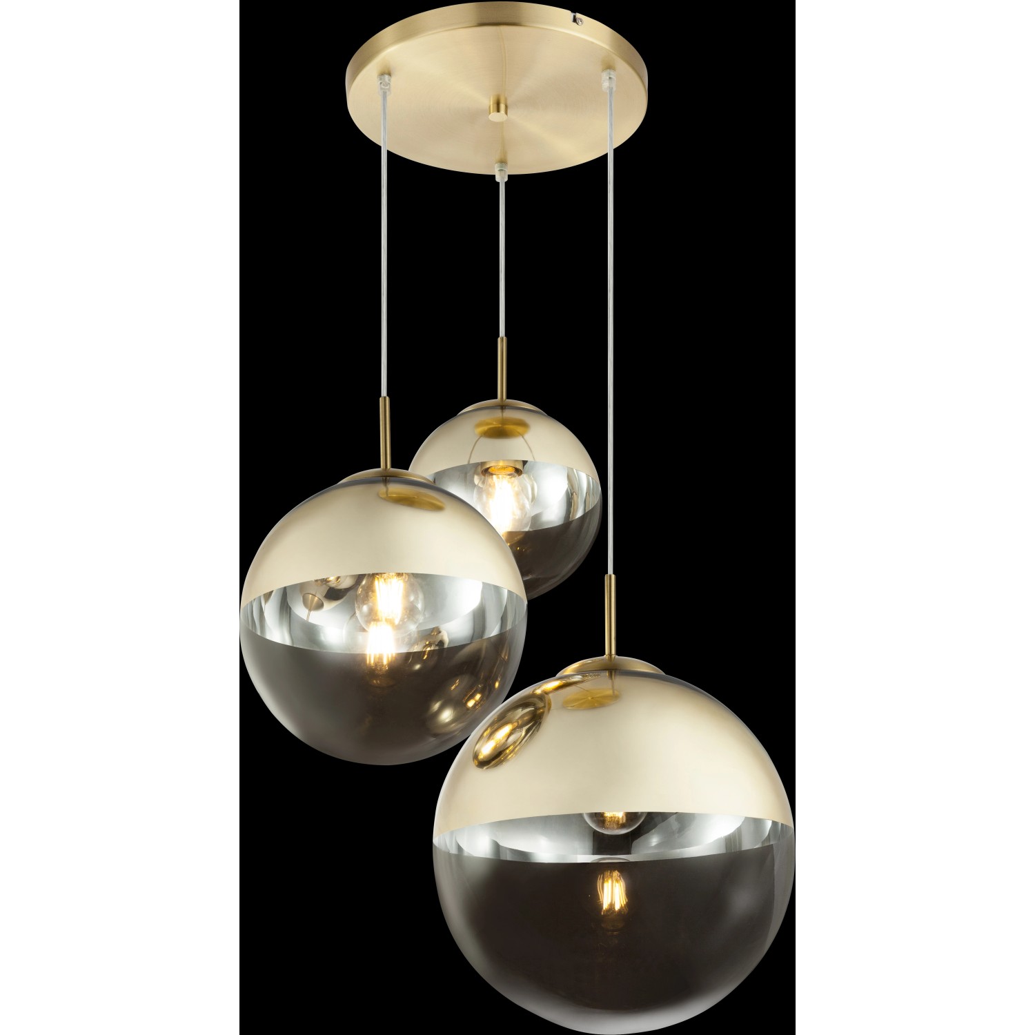 Goldfarbige Globo Pendelleuchte Varus mit drei Glasschirmen als Eyecatcher.