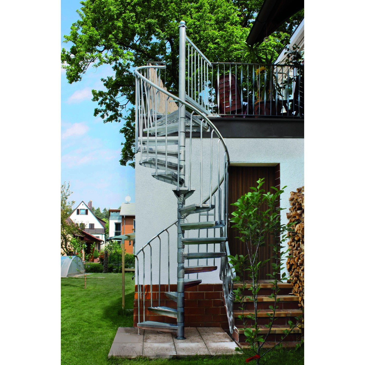 Treba Arizona Außenspindeltreppe, 12 Stufen, Podest, Ø 130cm, Höhe bis 284cm, feuerverzinkter Stahl.