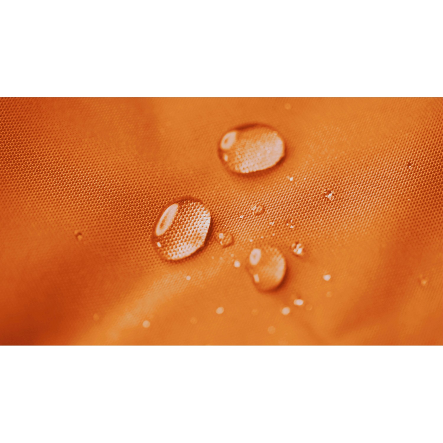 Nahaufnahme: Wasserabweisender, orangefarbener Bezug des Sitting Point Sitzsacks Big Foot.