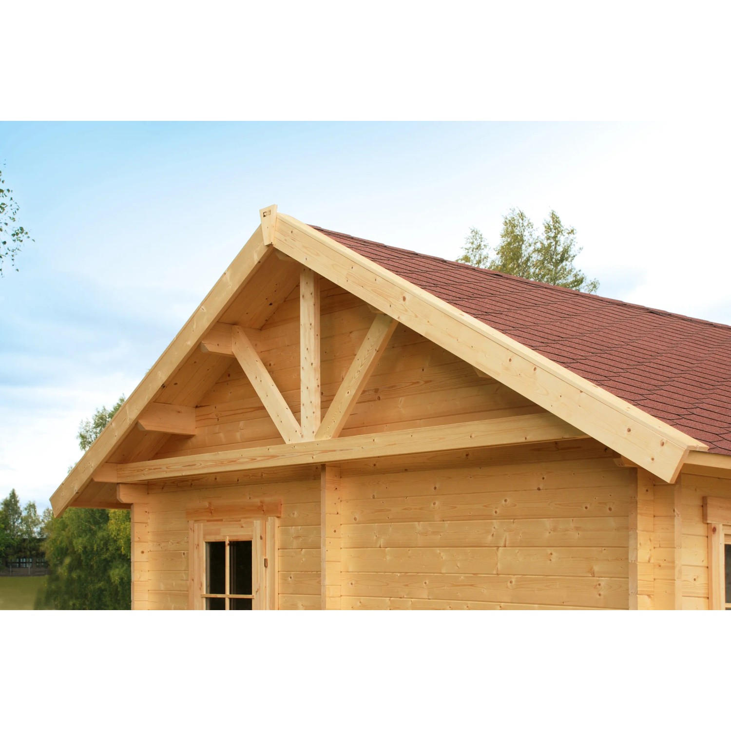 Detailansicht Skan Holz Gartenhaus Bern 4 mit Dachlattung und rotem Dach.