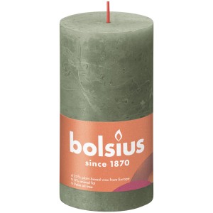 Bolsius Rustik-Kerze Shine in Frische Olive, 130/68 mm. Stumpenkerze für gemütliche Atmosphäre.