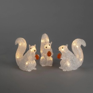 Drei beleuchtete Acryl-Eichhörnchen mit warmweißen LEDs für den Außenbereich. Dekoratives Weihnachtsfiguren-Set.