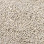 Nahaufnahme von hellbeigem Fugensand (1-3 mm) als Schüttgut.