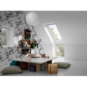 Helles Dachzimmer mit Velux Zusatzelement Wand VIU SK35, Polyurethan, 114x95 cm. Dachfenster mit Erweiterung.