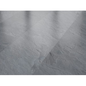 Verlegte, dunkle Classen Ceramin Fliesen Neo Vario Cosmo in Schieferoptik, Großformat.