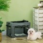 Graue PawHut Hundetasche mit Meshfenstern und weichem Kissen. Ein weißer Hund liegt davor. Perfekt als Transportbox oder Reisebett.
