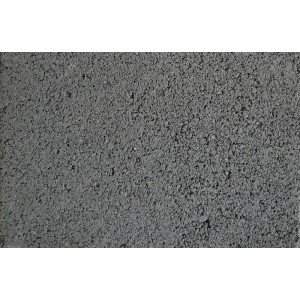 Nahaufnahme eines anthrazitfarbenen Diephaus L-Steins aus Beton für Einfassungen und Mauersysteme.