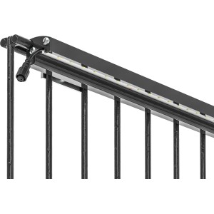 LyghtUp LED-Zaunbeleuchtung Set, anthrazitfarbene LED-Leiste am Zaun.