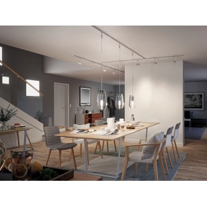 Paulmann Urail Schiene 2m, Chrom matt, im Wohnraum mit Lampen und Esstisch.