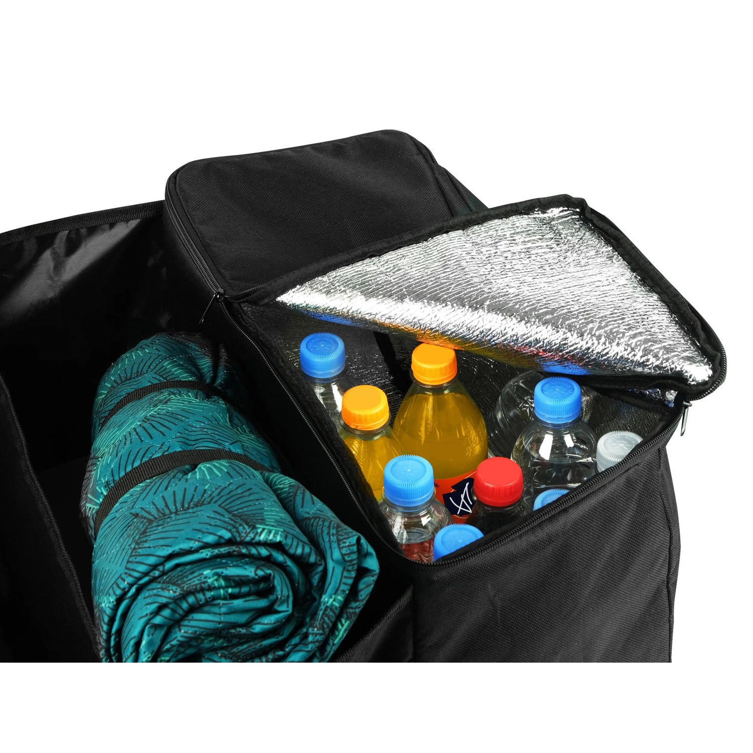 Apa faltbare Kofferraumtasche mit Kühlfach, gefüllt mit Getränken und einer Decke.