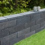Diephaus Mauerstein Patea Eco Quarzit Mauer mit Abdeckplatten im Garten.