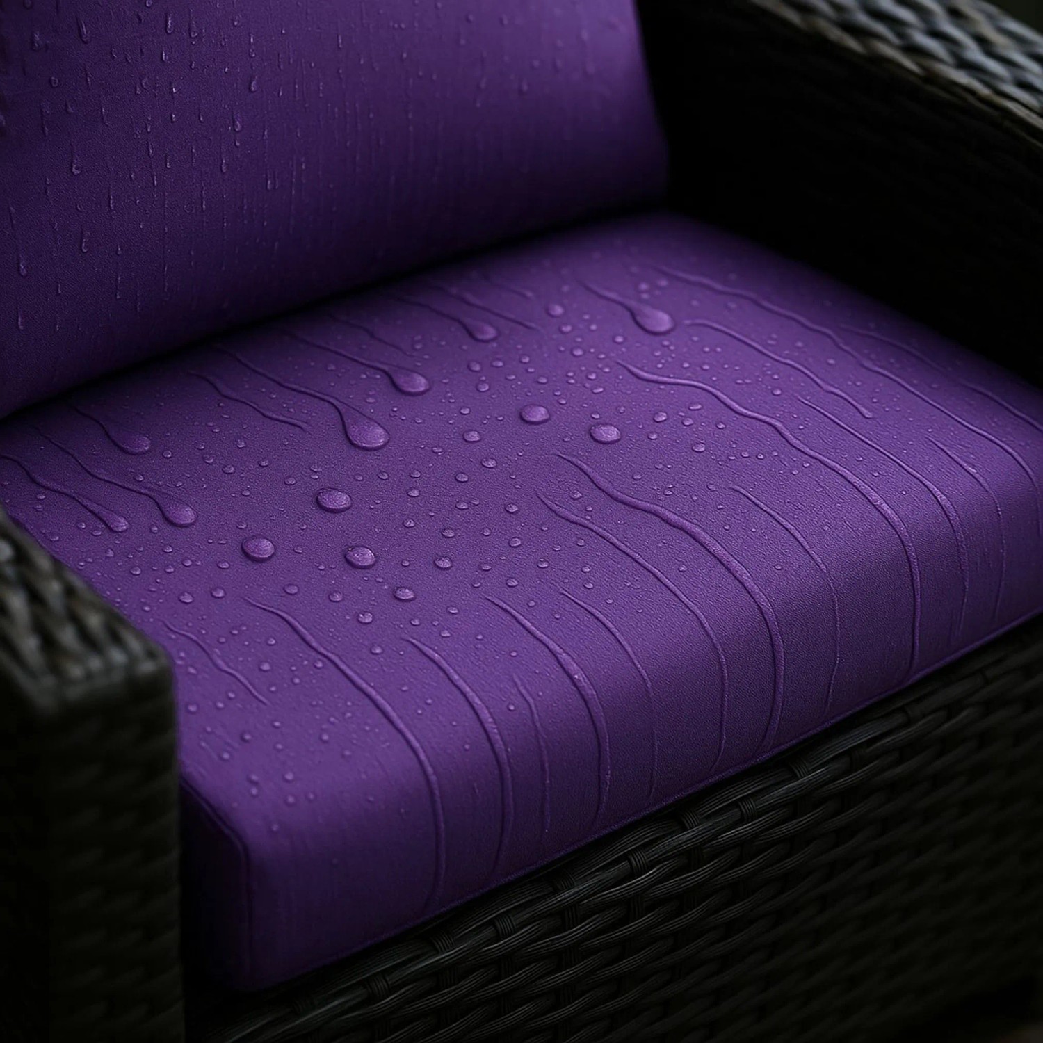 Violettes Gartenkissen (120x60) für Polyrattan-Möbel, wasserabweisend.