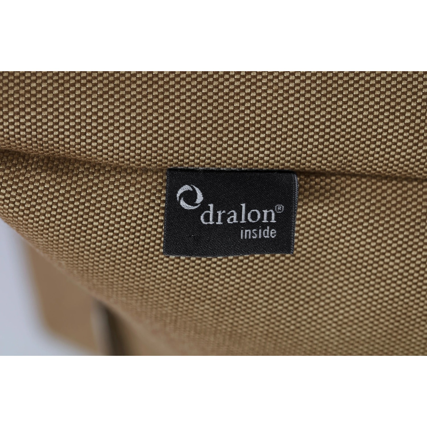 Detailaufnahme: Brauner Sitting Point Hocker Bezug aus Dralon, wasserabweisend und robust.
