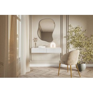 Weißer Selsey Veldio Wand-Schminktisch 110 cm mit Lamellenfront, zwei Schubladen, in modernem Schlafzimmer.
