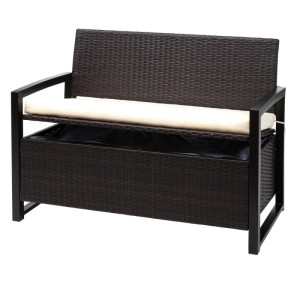 Braune Poly-Rattan Sitzbank mit creme-farbenem Kissen und Stauraum für Garten oder Terrasse.