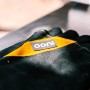 Ooni Hitzebeständige Handschuhe aus Veloursleder, schwarz-gelb, für sicheres Grillen.