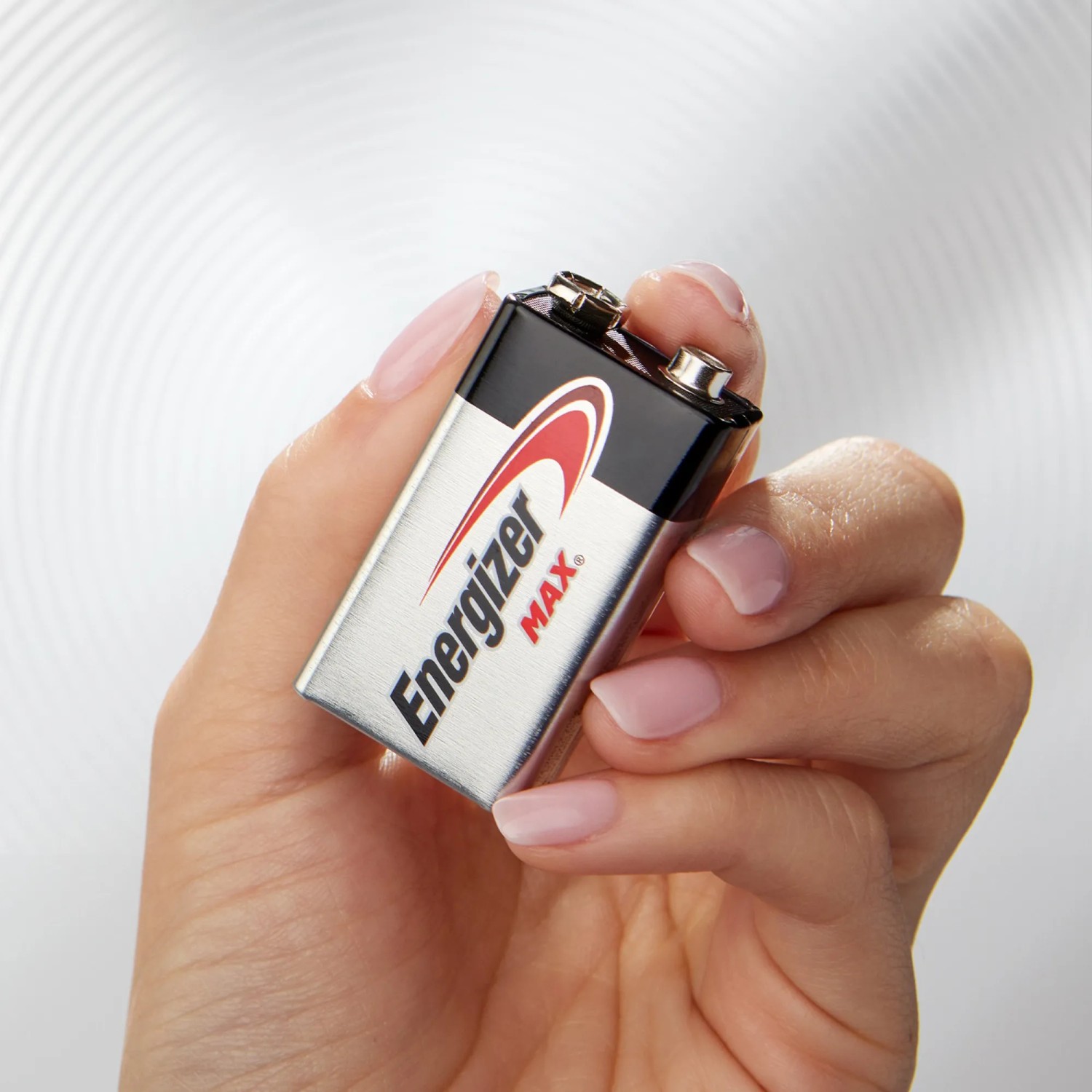 Energizer Max 9V Batterie in Hand, Alkali-Batterie für Geräte, E-Block.