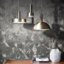 Marburg Vliestapete Botanica Floral Platin: Wand mit floralem Muster, kombiniert mit modernen Lampen.