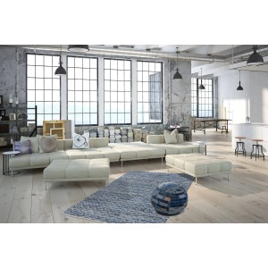 Jeansblauer Kayoom Sitzpouf (35x40cm) im Wohnzimmer. Bequemer Hocker/Sitzsack aus Baumwolle.