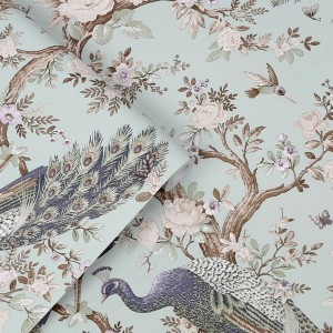 Laura Ashley Vliestapete Belvedere Duck Egg mit Pfauen und Blütenmuster.