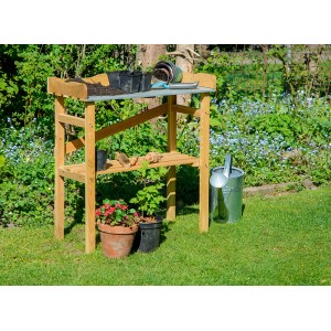 Pflanztisch aus imprägniertem Kiefernholz mit Ablagefläche und Gartenzubehör.