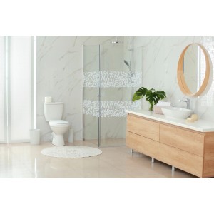 Badezimmer mit d-c-fix Static Premium Jane Klebefolie auf der Duschkabine.