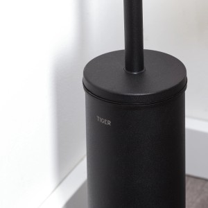 Freistehende, schwarze Tiger WC-Garnitur Boston aus Edelstahl.