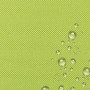 Nahaufnahme: Lemonfarbenes Gartenkissen für Polyrattanmöbel mit Wassertropfen.