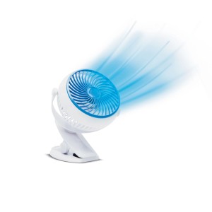 Weißer Livington GoFan Mini-Ventilator mit Clip-Halterung und blauem Luftstrom.