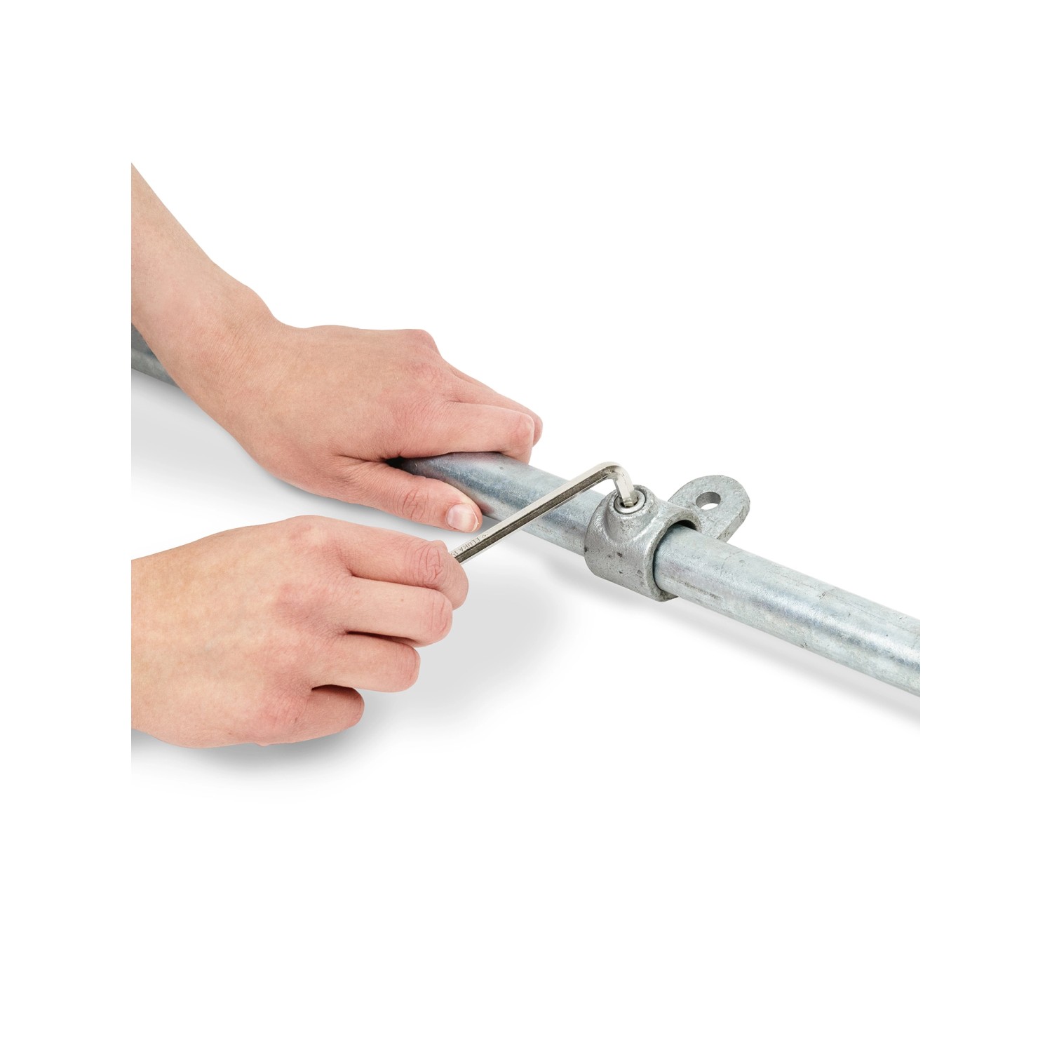 Silberner Befestigungsring verzinkt für Stahlrohr (Ø 2,7 cm) wird mit Inbusschlüssel montiert.