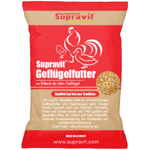Supravit Maisbruch Geflügelfutter Beutel, rot-beige, mit Hühner-Motiv und sichtbarem gehacktem Mais.