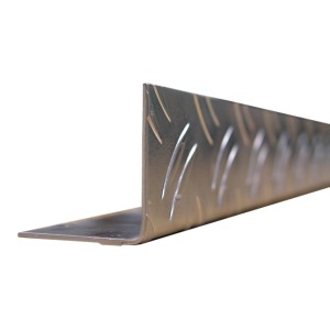 Nahaufnahme: Gleichschenkliges Winkelprofil aus Aluminium, 41,2x41,2x2000 mm, für Befestigungen.