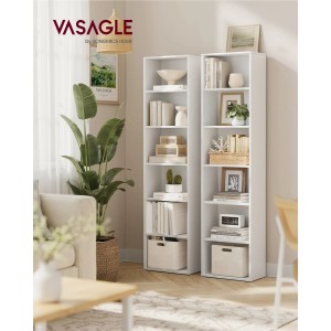 Weißes Songmics Bücherregal Custos mit 6 Ebenen im Wohnzimmer.