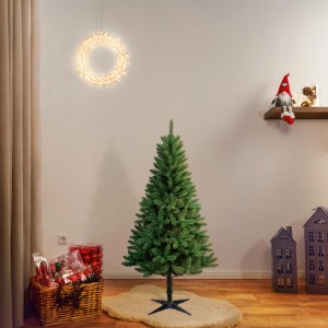 Grüne, dichte OBI Kunsttanne New Fundy, 150 cm hoch, mit schwarzem Dreifußständer. Künstlicher Weihnachtsbaum.