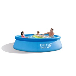 Blauer Intex Easy Set Pool (Ø 305 x 76 cm) mit Familie im Wasser.
