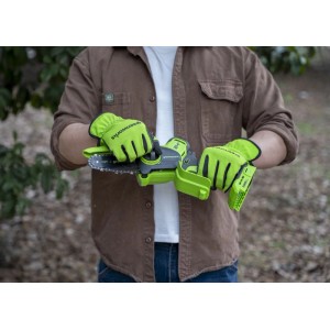 Greenworks Akku-Kettensäge CS1032GA2 im Set mit Akku, Ladegerät und Handschuhen. Schwertlänge 10 cm.