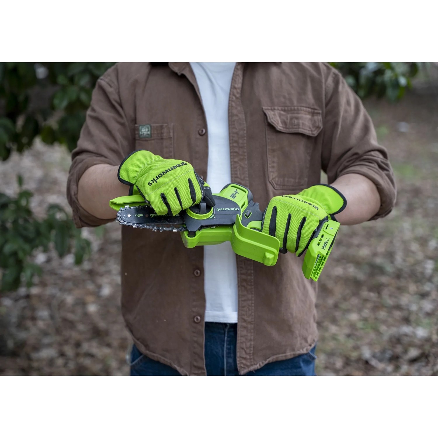 Greenworks Akku-Kettensäge CS1032GA2 im Set mit Akku, Ladegerät und Handschuhen. Schwertlänge 10 cm.