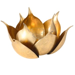 Goldenes Boltze Windlicht Conla in Lotusblütenform, gefertigt aus Eisen mit Metallic-Effekt.