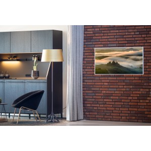 Könighaus Infrarotheizung mit Toscana-Motiv an Backsteinwand. Elektrische Heizung, 50x60 cm, 300W.