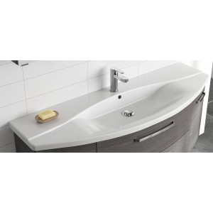 Pelipal Keramik-Waschbecken Serie 4010, 120,5 cm, mit Armatur und Unterschrank in Holzoptik.