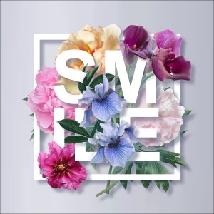 Pro-Art Glasbild mit Blumenmotiv und dem Wort SMILE in Weiß. Dekoratives Wandbild für Wohnräume.