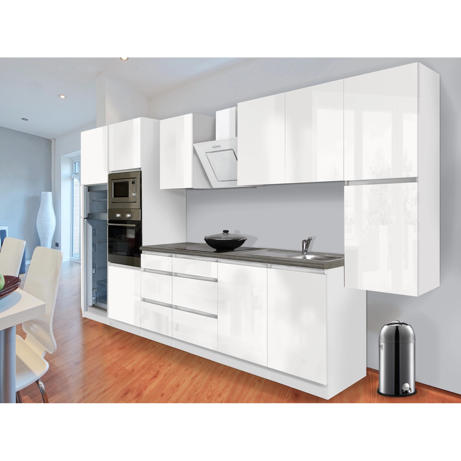 Moderne, grifflos weiße Hochglanz Einbauküche (385 cm) mit E-Geräten.