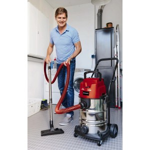 Einhell Nass-Trockensauger mit Premium Saugschlauch im Einsatz.