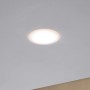 Eingebaute, runde Paulmann LED Einbauleuchte Suon mit warmweißem Licht in weißer Decke.