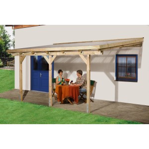 Weka Terrassenüberdachung Größe 2: Holzkonstruktion mit transparentem Dach, Paar sitzt am Tisch.