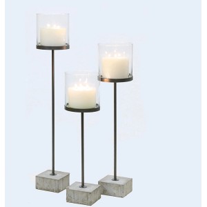 Windlicht-Set mit Betonfuß, 73 cm hoch, anthrazit, mit Glaseinsätzen für Kerzen.