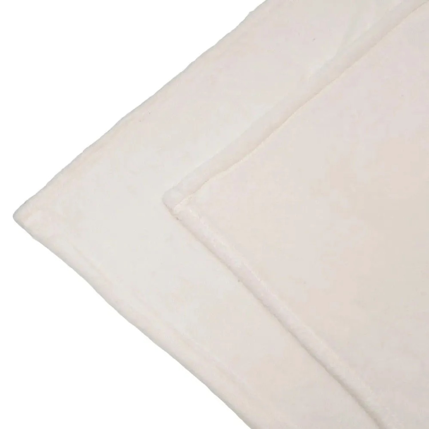 Beige Beautissu Aurelia Mikrofaserdecke aus weichem Coral Fleece, gefaltet. Ideal als Kuscheldecke.